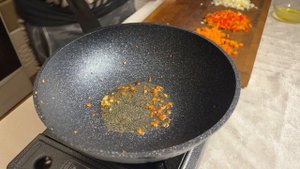 Жареный РИС с яйцом, овощами и колбасками! Жареный Рис по-азиатски!