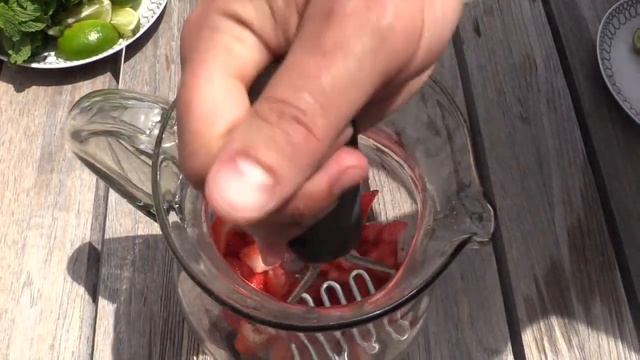 Strawberry Mojito for a Crowd