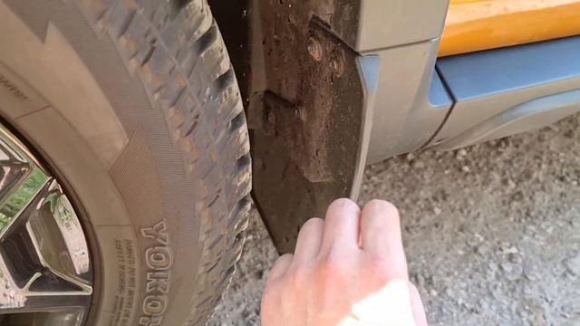 Новый  Рено Дастер 2021 Замена штатных брызговиков  на резиновые широкие  SRTK мнение обзор смотреть онлайн