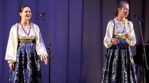 «Ты ляти, ляти, калена стрела», хороводная песня исполняют Аляпина Мария и Манжос Арина