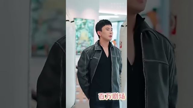 [Multi SUB] （全集）小伙隐藏身份回归都市，没想到开局英雄救美被绝世美女扑到在床。。。#最火短剧推荐 #短剧全集 #MiniDrama #精彩大陆短剧 #都市 #美女 #霸总