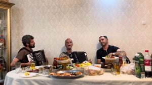 Вачаган Икиликян « Гишер церек снарис мот » Майрик « Մայրիկ »