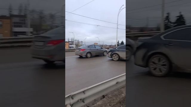 Не проехать - ДТП на мосту около путепровода в Волгодонске. 🫣