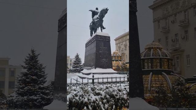 Памятник князю Юрию Долгорукому, при котором в летописях впервые упоминается Москва