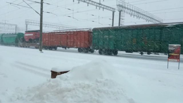 вл80с с негабаритным поездом