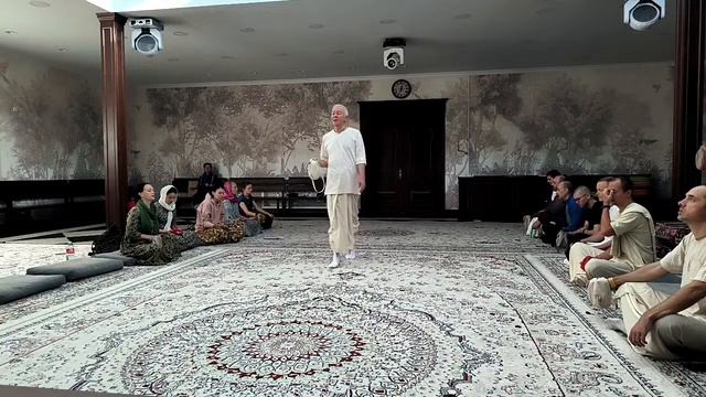 20/04/2024 Джапа-медитация с Е.М. Чайтанья Чандра Чараном прабху. Вриндаван парк, Алматы