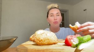 МУКБАНГ /ВОЛГОГРАДСКИЕ КОТЛЕТЫ ПО КИЕВСКИ/ВКУСНО И ТОЧКА