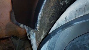 Как снять подкрылки на автомобиле, если саморезы не откручиваются