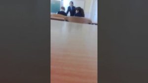 Учитель орёт