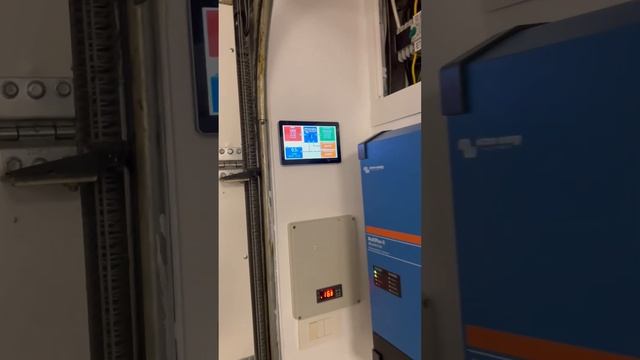 40 kWh Tesla Model S modules in 48V to Victron Energy inverters смотреть онлайн