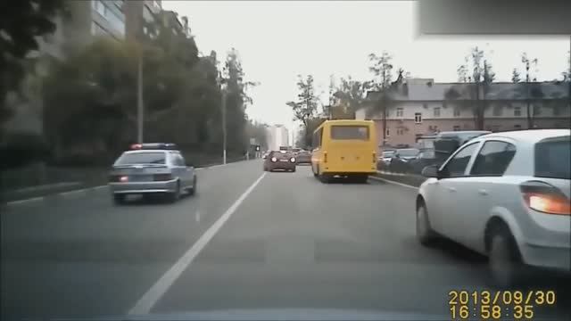 Нелепые аварии на дороге. Полицейские погони с авариями. Пьяные водители за рулем.