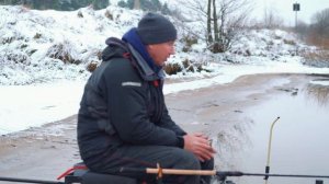 Ловля ЛЕЩА зимой на РЕКЕ! Морозная РЫБАЛКА на ФИДЕР!