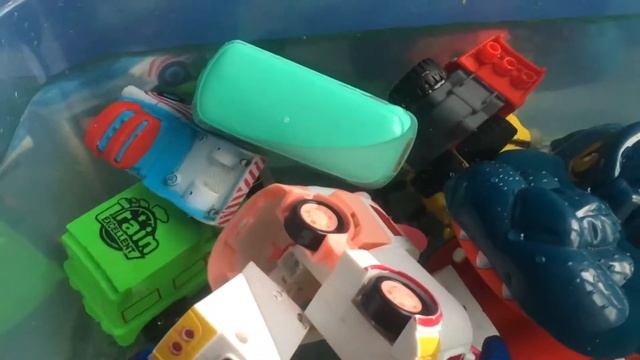 Крокодил Напал на Игрушки/МАКВИН И ВСПЫШ В ВОДЕ! Мультик Тачки Герои! Lightning MCQUEEN in Water! смотреть онлайн