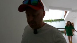 Первый раз на Шри-Ланке/НЕ ЗАСЕЛИЛИ В ОТЕЛЬ/Хиккадува/Сколько, что стоит. Первый выпуск.
