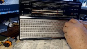 Радиоприемничек скромничек после замены конденсаторов в УПЧ.