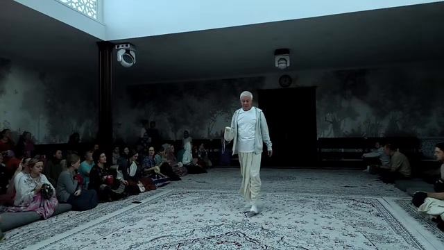 16/12/2023 Джапа-медитация с Е.М. Чайтанья Чандра Чараном прабху. Вриндаван парк