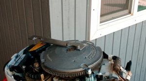 Russian - Подвесной мотор снятие внешнего маховика и установка с моментом затяжки