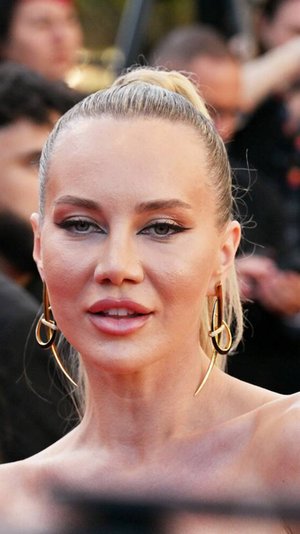 2024. ГИБЕЛЬ В ПАРИЖЕ МОДЕЛИ ИЗ РОССИИ. Горькие уроки биографии. Мнение А.РОЖИНЦЕВА