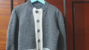 Детская кофточка сверху от плеча, готовая работа