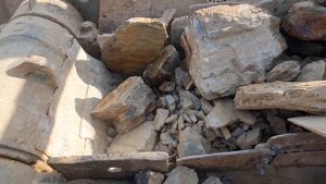 Строительство, дробление щебёнки