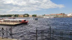 Прогулочные корабли в Петербурге