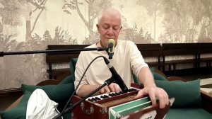 14/02/2024 Бхаджан «Шри Кришна Чайтанья прабху дойа коро море». Е.М. Чайтанья Чандра Чаран прабху