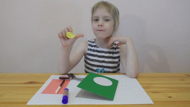 Аппликация с курочками. Поделки на Пасху для детей 5 - 6 лет из цветной бумаги. Курицы.