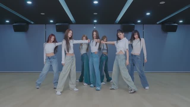 IZNA (이즈나) - 'TIMEBOMB' dance practice mirrored