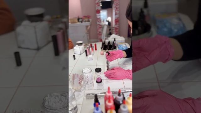 Хотели бы создать себе косметику?) #местамосквы #москва #идеиподарков #makeupkitchen #созданиепомад