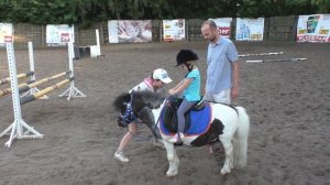 Пони-клуб. Катаемся на пони, заходим в конюшни ипподрома, знакомимся с лошадьми. Ижевск.