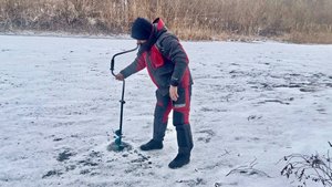 ЗА СЕКУНДУ ДО... ВЫШЛИ НА ПЕРВЫЙ ЛЁД НА РЫБАЛКУ. ОТКРЫТИЕ 2024