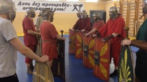 Римское фехтование - про атаку в ногу \ Roman legionary fencing - about the attack in the leg