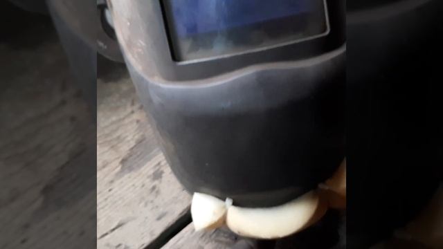 Сварочная маска бьёт по груди?смотри что нужно сделать!