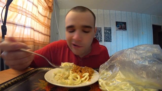 МУКБАНГ ПЮРЕ с СОСИСКОЙ и КАПУСТА ТУШЕНАЯ / ОБЖОР Еда на камеру / ОБЕД смотреть онлайн