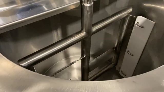 Емкость для перемешивания продуктов переворотная с мешалкой     89374449733