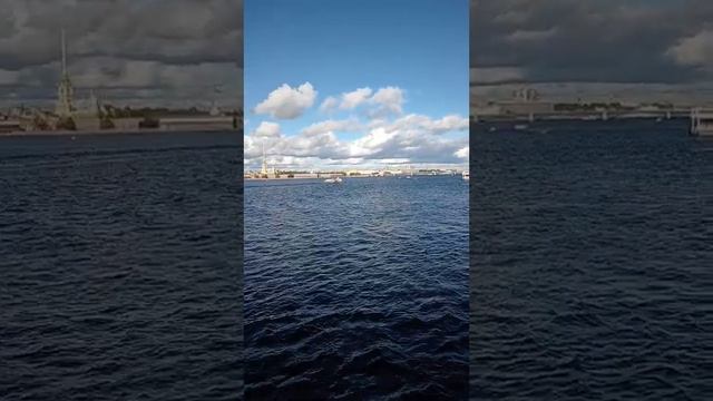 #Санкт-Петербург. Вид на Неву с дворцового моста. #реканева #дворцовыймостспб #нева #спб #питер