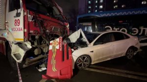 14 человек пострадали в массовом ДТП в Москве — видео