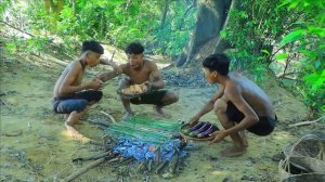 Survival in the rainforest-mans found pork ribs with eggplant for cook -Eating delicious