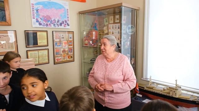 В Лыткарине хранительница фонда краеведческого музея рассказала школьникам о жизни в СССР смотреть онлайн