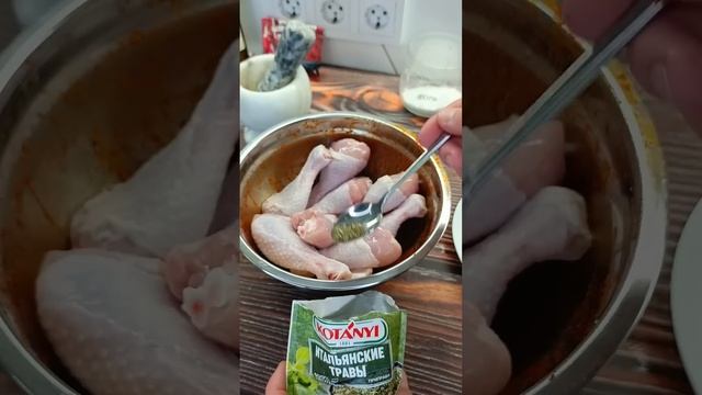 В рукаве для запекания дешевое блюдо на новый год из курицы и картошки