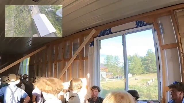 ТОЛПА АМИШЕЙ ПЕРЕНОСЯТ ОГРОМНОЕ ЗДАНИЕ НА РУКАХ // США смотреть онлайн
