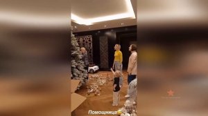 У Ольги Орловой дома ставят елку! Дочка Аны в восторге!