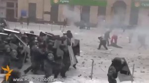 Бойня на Майдане!! валят в притык  Беркут пошел в атаку 29 01 2014