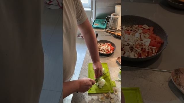 Готовим с Италией. Творчество, оно в еде. / Cooking with Italian music. Art at food. смотреть онлайн