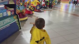 КОРМЛЕНИЕ РЫБОК. БОУЛИНГ. ПАРК РАЗВЛЕЧЕНИЙ.