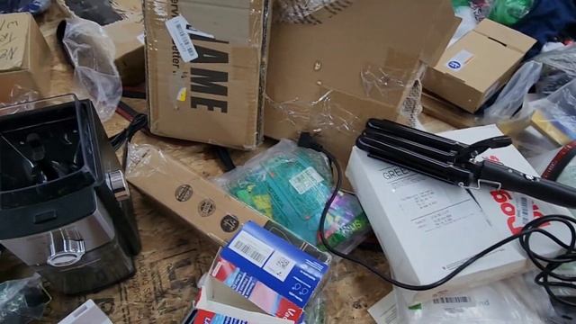 ЗАБЕЖАЛИ В МАГАЗИН ПОТЕРЯННЫХ ПОСЫЛОК США смотреть онлайн