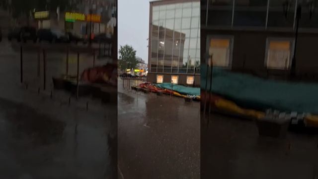 В городе дождь