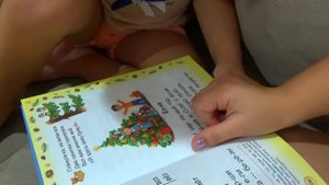 Маргарита собирает Леру в садик видео для детей
