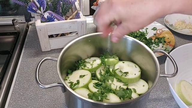 Пикантная закуска из кабачков #кабачки #закуска #овощи Подписывайтесь и 👍