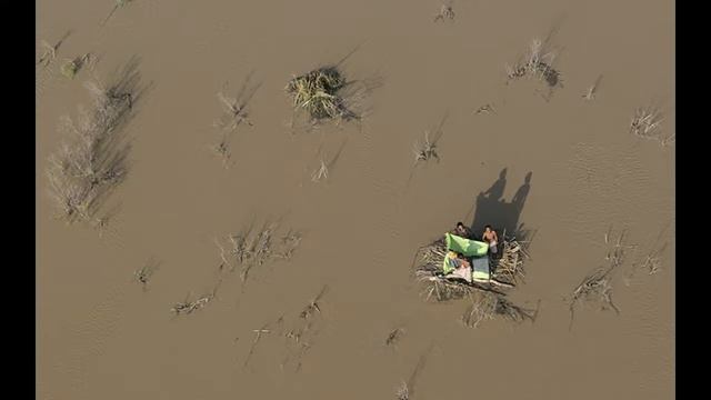 Soapbox: One-Third of Pakistan Is Under Water, Have You Heard? смотреть онлайн